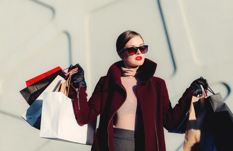 Louca por compras: ainda vale a pena ter muita roupa no armário?