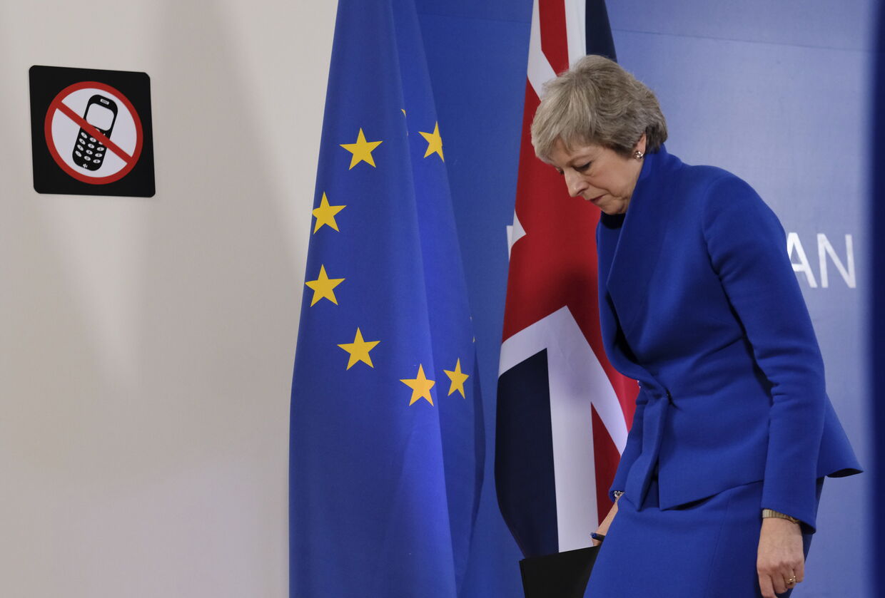 Theresa May quer mudanças 'significativas no acordo' e não 'mais uma troca de cartas'