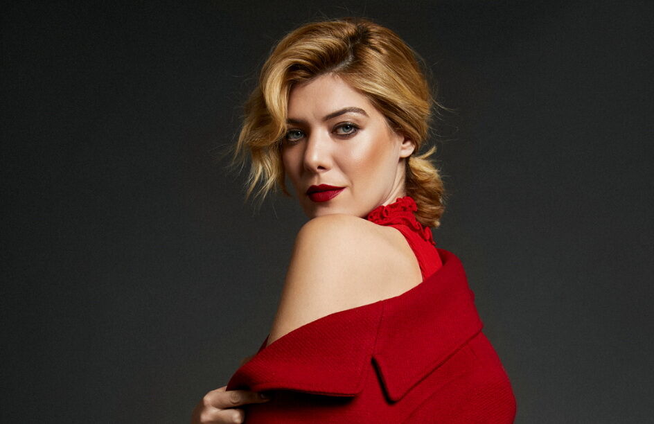 Raquel Strada: "Não nasci com um telemóvel na mão como algumas influenciadoras"