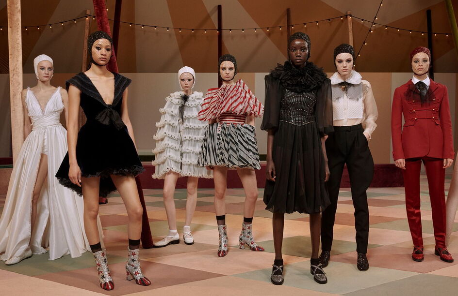 Dior recria circo na apresentação da nova coleção de alta-costura