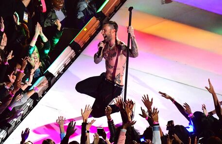 A polémica atuação dos Maroon 5 no Super Bowl