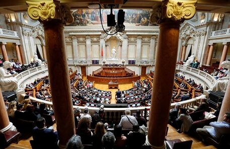 Acordo entre PS e PSD obriga partidos a terem mais mulheres