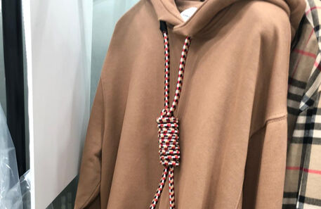 “Suicídio não é moda”: a criação polémica da Burberry