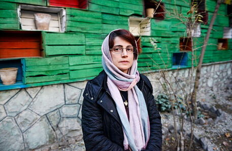 Ativista iraniana Nasrin Sotoudeh condenada a 38 anos de prisão e 148 chicotadas