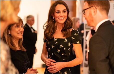 Kate Middleton repete vestido floral da Alexander McQueen