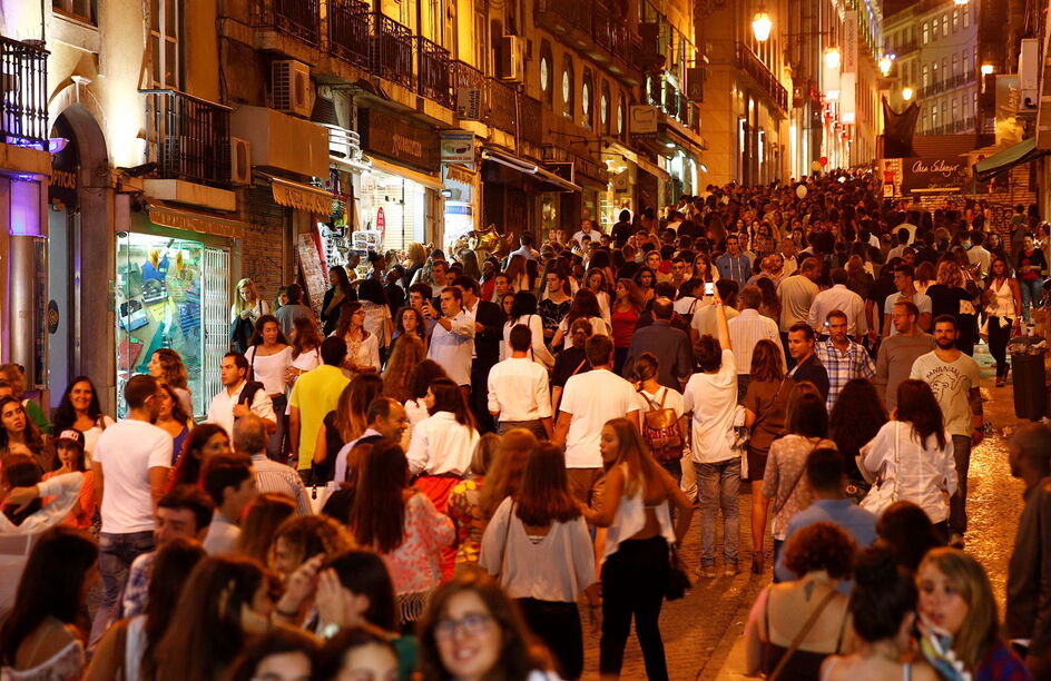 Portugal escala 11 lugares na lista dos países mais felizes do mundo
