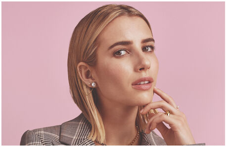 Emma Roberts canta 'Love me Tender' para a Tous