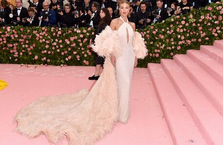 10 vestidos do Met Gala que são a inspiração perfeita para as noivas