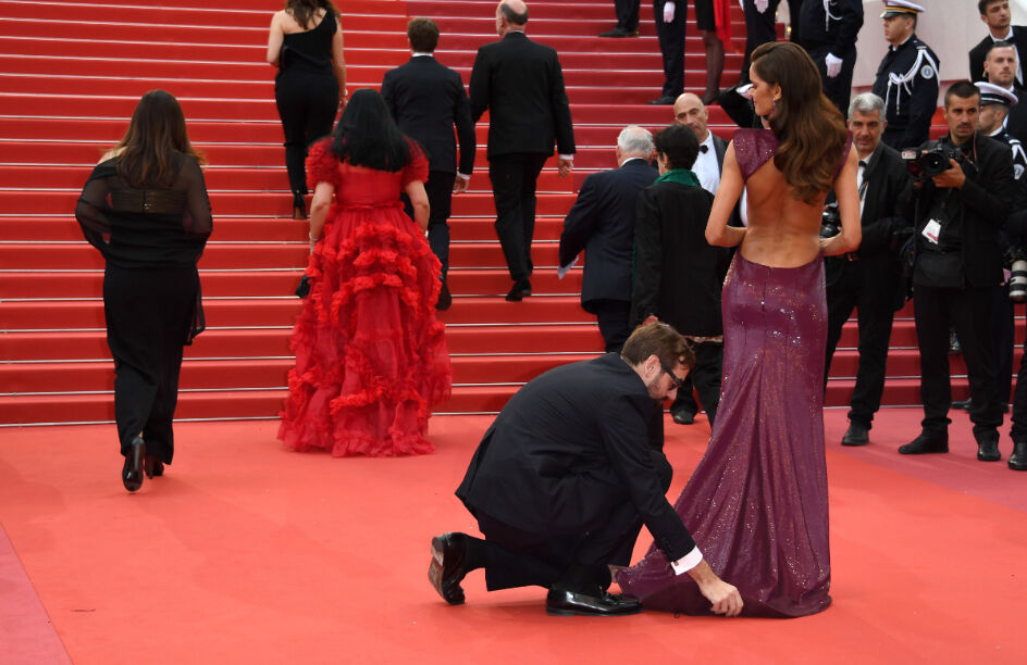 O que seria de Cannes sem os assistentes da passadeira vermelha?