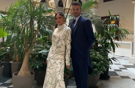 Victoria Beckham usa vestido igual ao de Meghan Markle