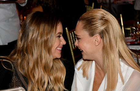 Cara Delevingne confirma namoro com atriz para assinalar o mês do Orgulho LGBTQI+