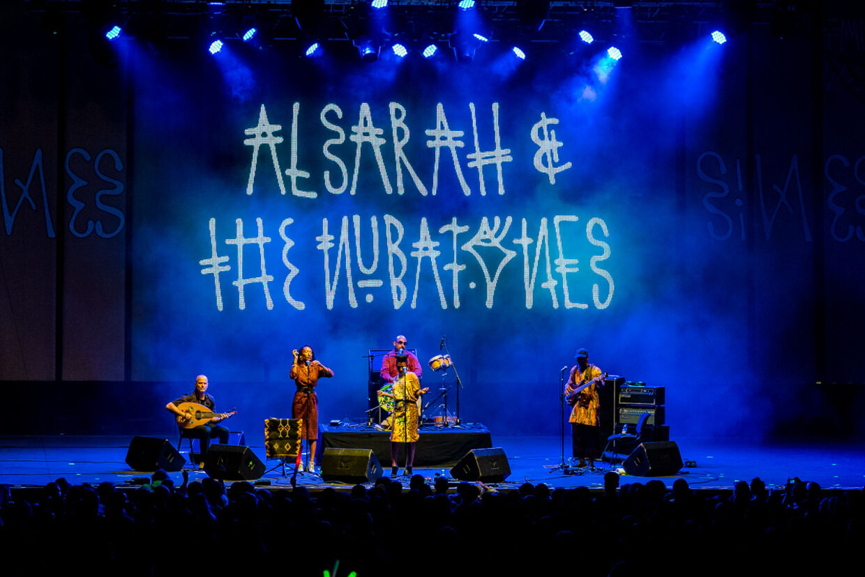 Alsarah & the Nubatones no concerto no Festival de Músicas do Mundo em 2018