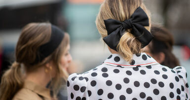 Laços no cabelo, como usar o acessório preferido dos ícones de estilo