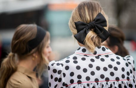 Laços no cabelo, como usar o acessório preferido dos ícones de estilo