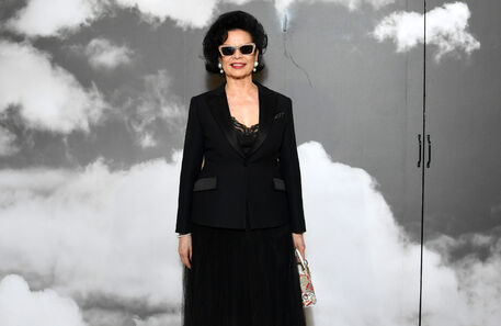 Bianca Jagger continua a usar um smoking melhor que ninguém