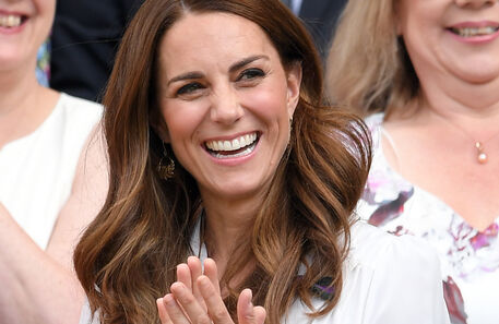 Duquesa de Cambridge vestida de branco em Wimbledon