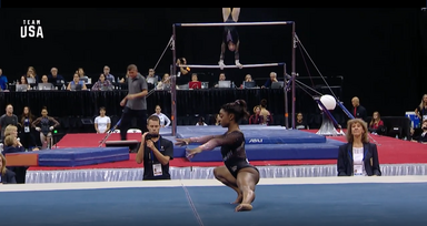 Simone Biles faz história com um triplo twist com duplo mortal