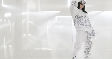Billie Eilish alia-se à Bershka para desenhar uma coleção vibrante e explosiva