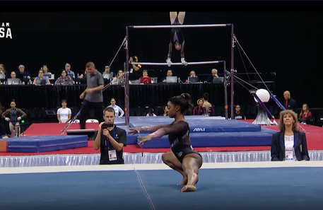 Simone Biles faz história com um triplo twist com duplo mortal