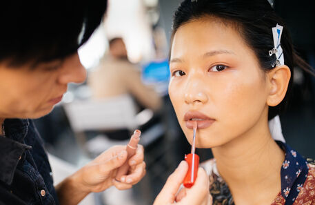 A beleza descomplicada da Armani passo a passo