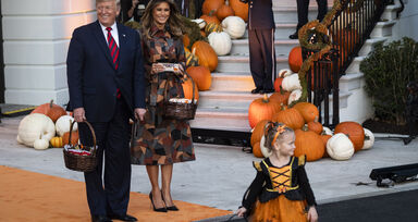 O guarda roupa polémico e milionário de Melania Trump