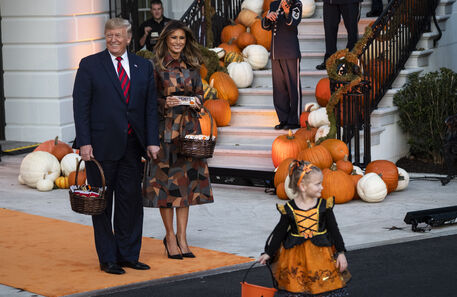 O guarda roupa polémico e milionário de Melania Trump