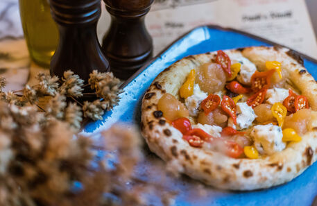 Sazonalidade e bom senso (ou como juntar scarmoza, pancetta, agrião e marmelo numa pizza)