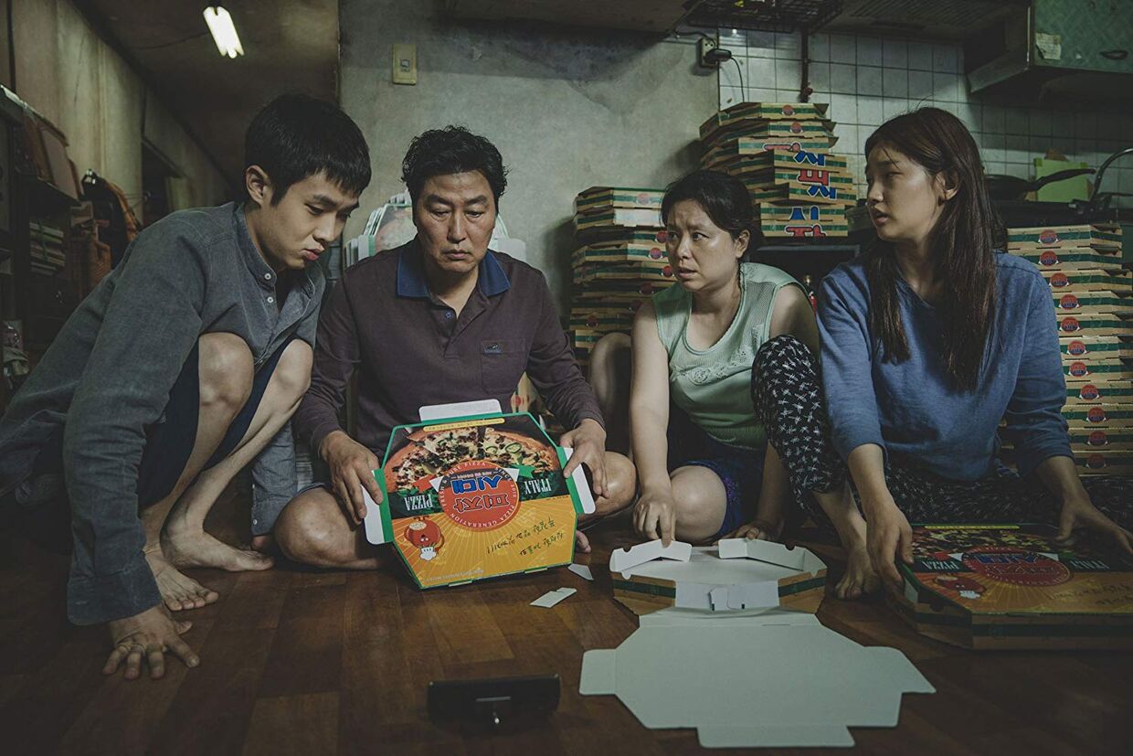 Kang-ho Song, Hye-jin Jang, Woo-sik Choi, and So-dam Park em 'Parasitas' (2019)