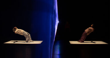 Corpos suspensos e raios laser, ‘Romeu e Julieta’ chega hoje ao Teatro Nacional D. Maria II