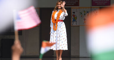 O guarda roupa polémico e milionário de Melania Trump