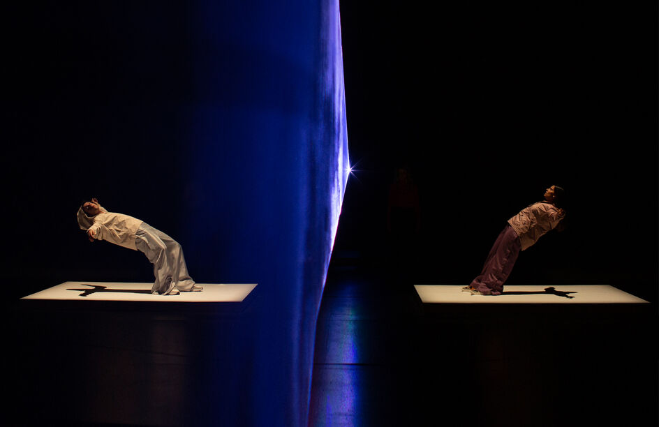 Corpos suspensos e raios laser, ‘Romeu e Julieta’ chega hoje ao Teatro Nacional D. Maria II