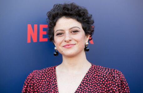 Quem é Alia Shawkat, a misteriosa “melhor amiga” de Brad Pitt?