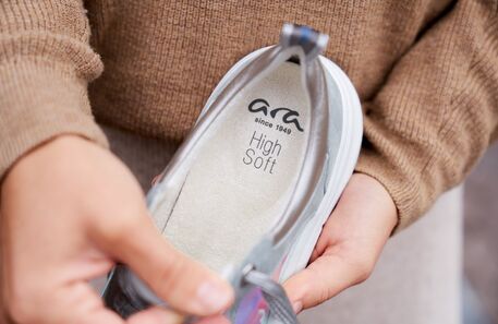 A Ara shoes está a oferecer sapatos e carteiras todos os dias