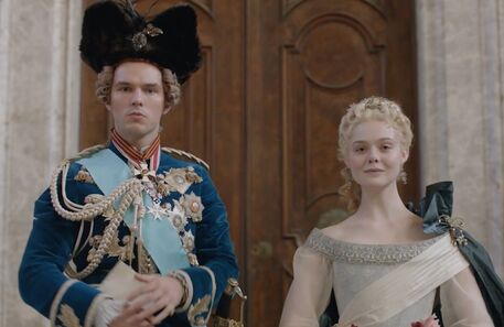 Nicholas Hoult e Elle Fanning em 'The Great', o drama com toques de sátira sobre a ascensão de Catarina, a Grande
