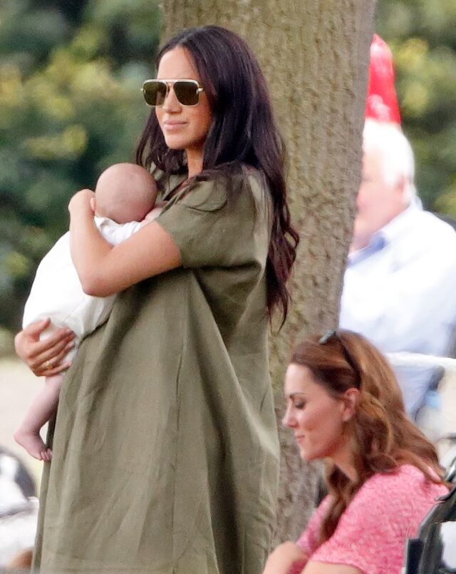 Kate e Meghan distantes no King Power Royal Charity Polo Day, em julho de 2019.