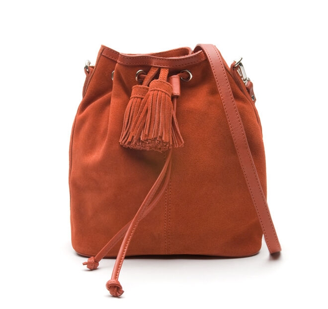 As carteiras ? tiracolo s?o pr?ticas e f?ceis de levar para qualquer lado. 