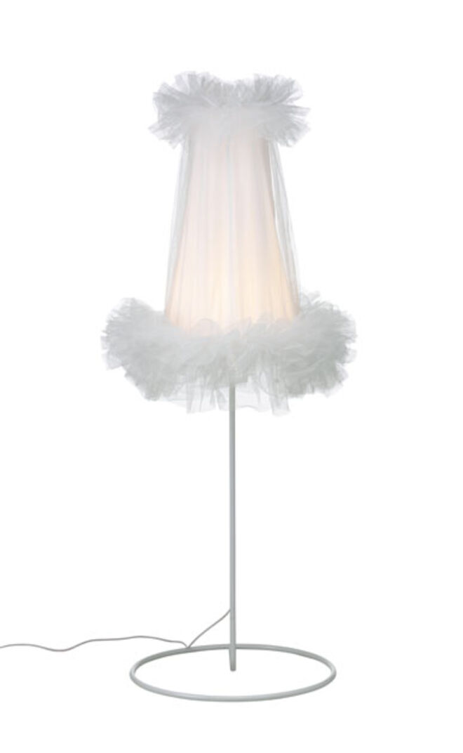 Candeeiro de p? Ikea PS 2012, com abajur em poli?ster, ?119.