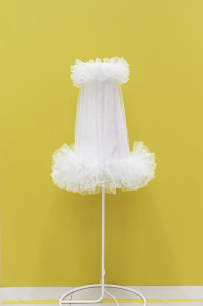 Candeeiro de p? Ikea PS 2012, com abajur em poli?ster, ?119.