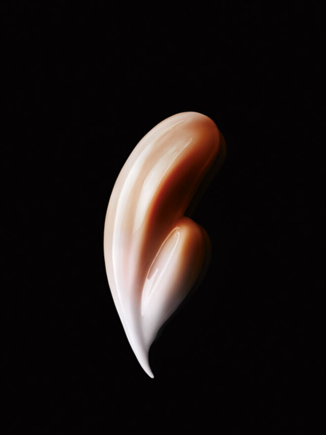 Tem uma textura cremosa adaptada a todo o tipo de peles.