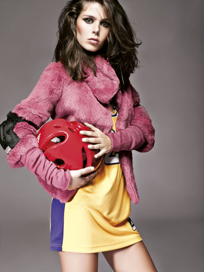 Camisola, Adidas, ? 57,95. Casaco em pelo, Twin Set, ?  709. Sapatos com la?o. Capacete de Taekwondo, Adidas, ? 37,95.