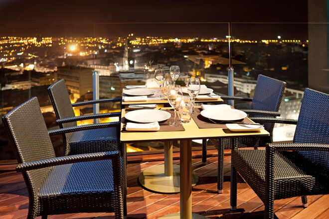 O espa?o ? confort?vel e a vista deslumbrante sobre a cidade do Porto