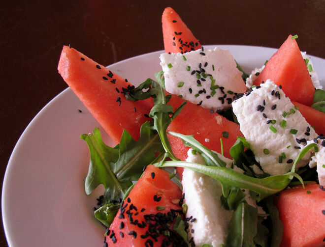 Salada de melancia e requeij?o: vinagreta de citrinos