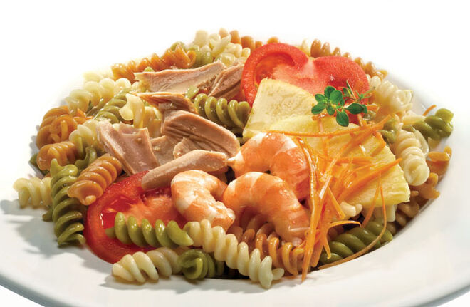 Salada Havaiana: Camar?o, Atum, Cenoura, Abacaxi, Tomate