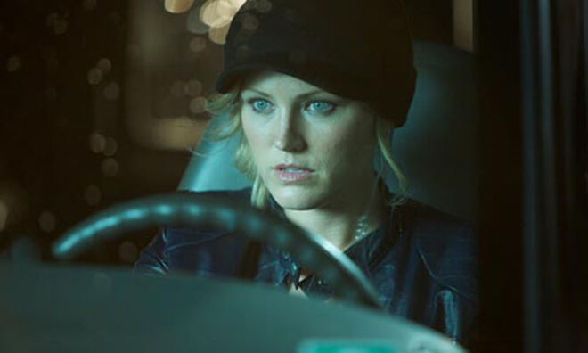 A atriz no filme Stolen, de 2012.