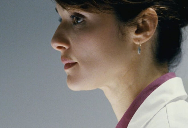 Filme em que a atriz contracena com Jeremy Renner e Edward Norton