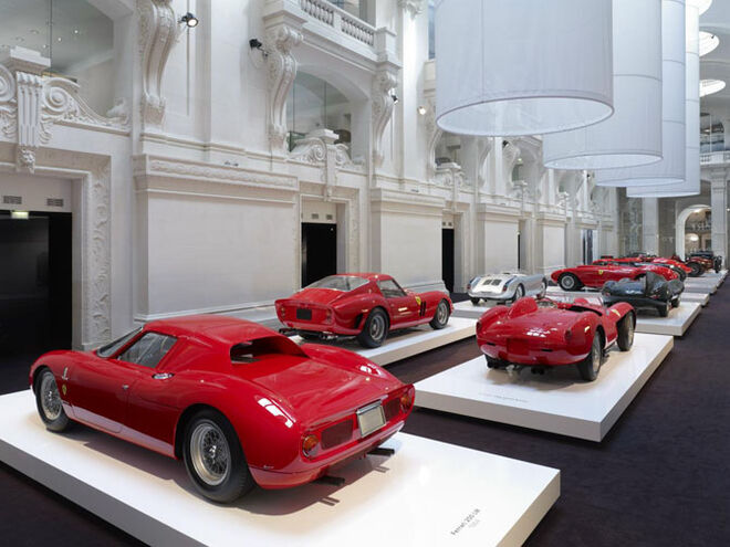 Plano da exposição dos carros do criador, em 2011, no Museu das Artes Decorativas, em Paris.
