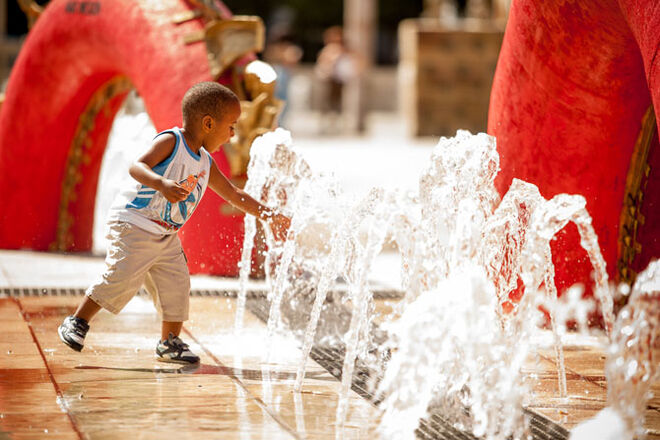 6.	O espaço é ideal para as crianças, pois podem brincar livremente e existem também atividades para elas