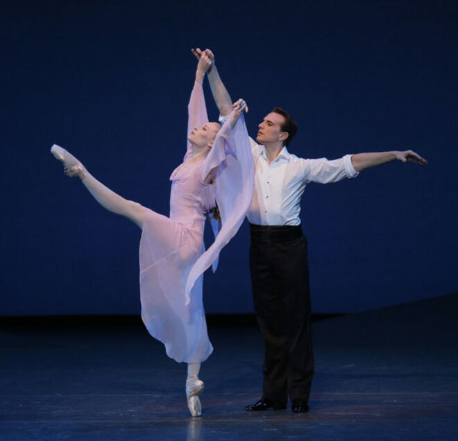 Uma cena do bailado. (Foto: Paul Kolnik)