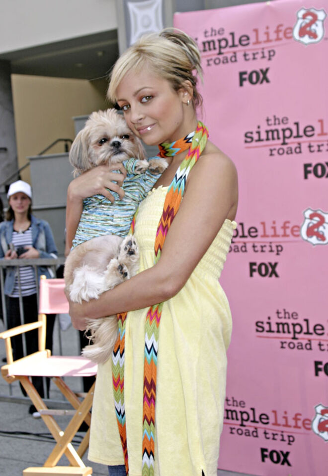 A socialite americana Nicole Richie costuma levar Honey Child a lanchar e já lhe colocou extensões para que se parecesse com a dona.