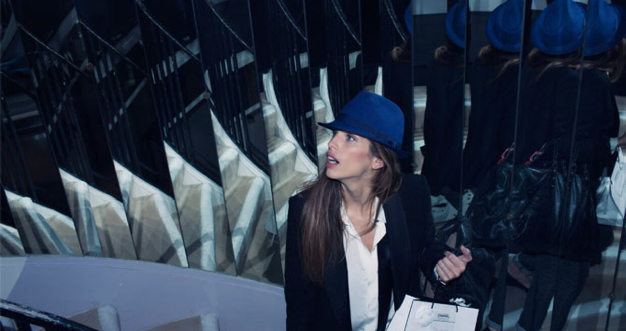Bastidores: Maïwenn no país de Chanel
